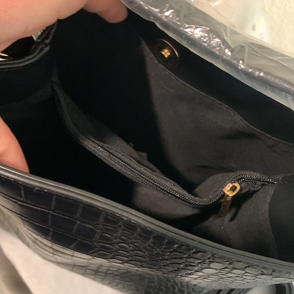 AOTA Elena Bucket Bag in Black - Picture 2 of 4